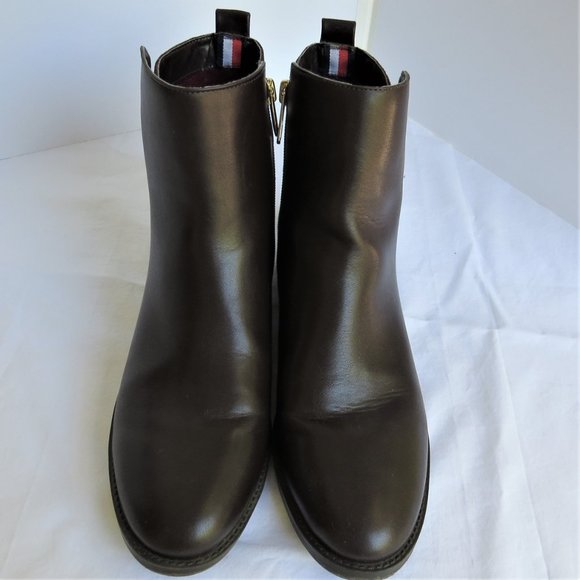 Tommy Hilfiger Short Boots Dk. Brown  SZ 8.5  NWOT - Picture 2 of 11